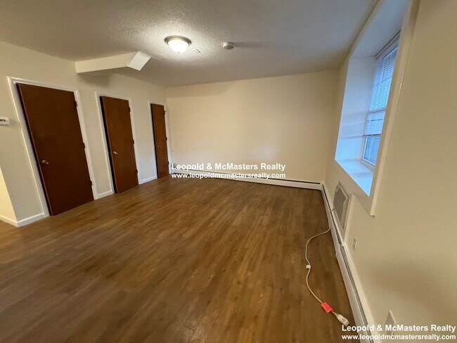 Photo - 2021 Commonwealth Ave