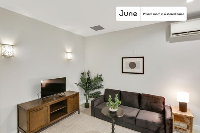 Photo - Room in Shared 5 bed/2.5 bath home Unit D