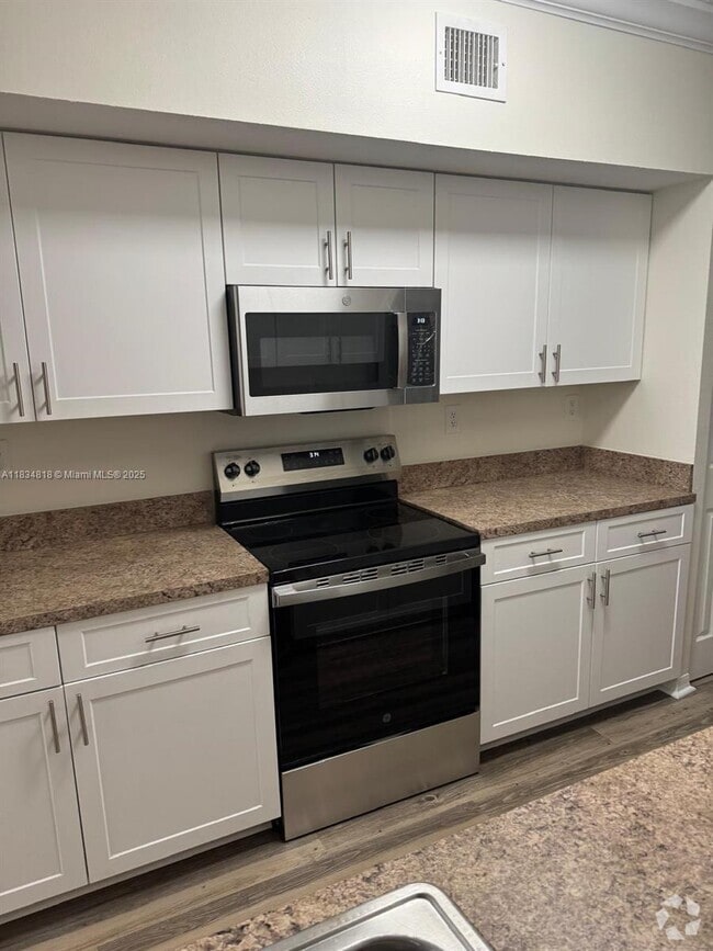 Building Photo - 11730 SW 2nd St Rental