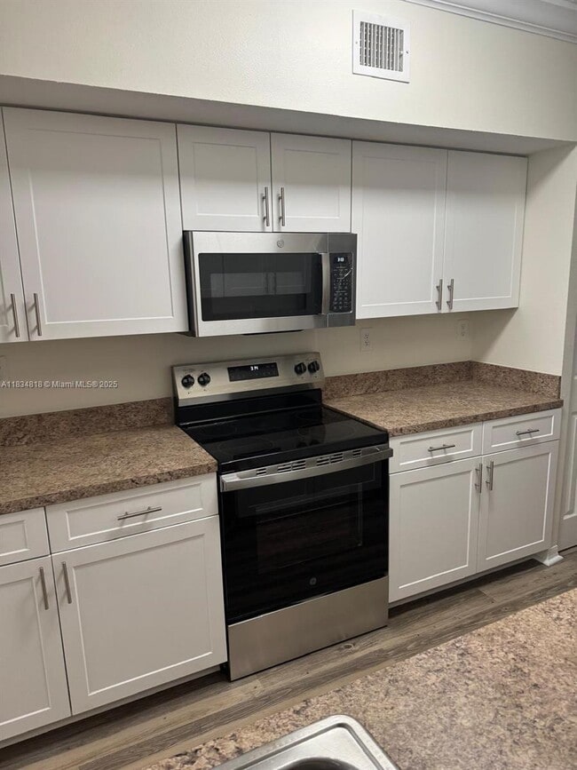 Building Photo - 11730 SW 2nd St Rental