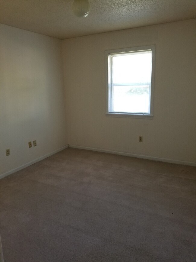 Photo - 806 Demaret Dr Unit D