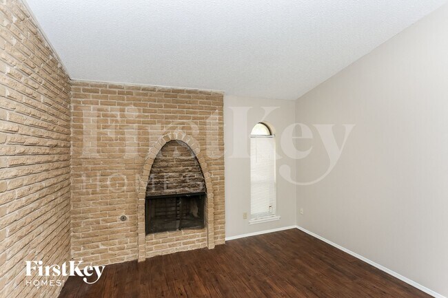 Photo - 302 Wildbriar Dr