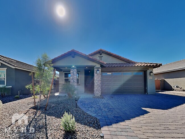 Building Photo - 15093 W Latham St