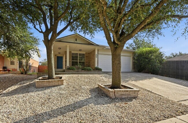 Photo - 920 Coronation Way