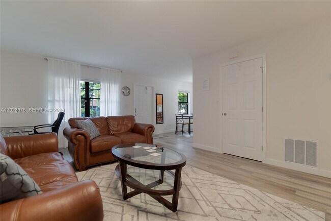 Photo - 1099 NE 35th St Unit 2