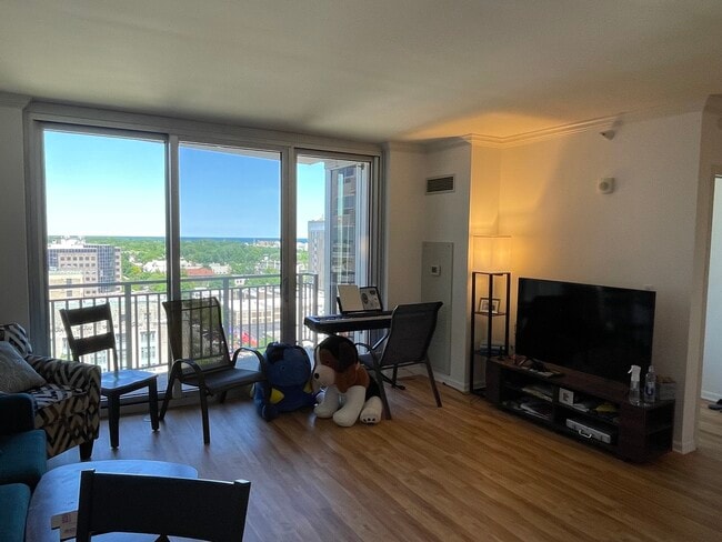 Photo - 807 Davis St Unit 1307