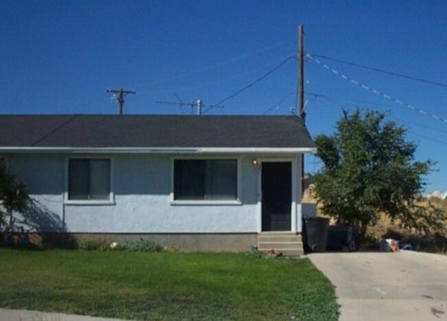 Building Photo - 323-331 N 1600 W Unit 331