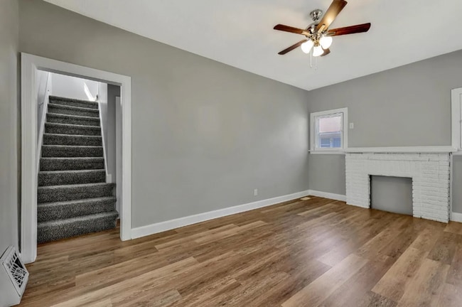 Photo - Cute 2 bedroom house near in a great neighborhood, close to shopping, restaurants, and easy highw...