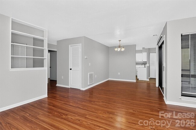 Photo - 4804 Spring Lake Dr Unidad C