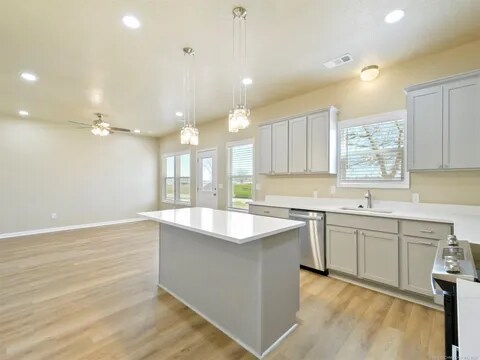 Photo - 142 Aspen Cir