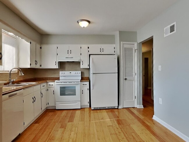 Photo - Charming 3-Bed, 2-Bath Home in Blue Springs with Garage