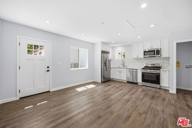 Photo - 3121 Oakhurst Ave