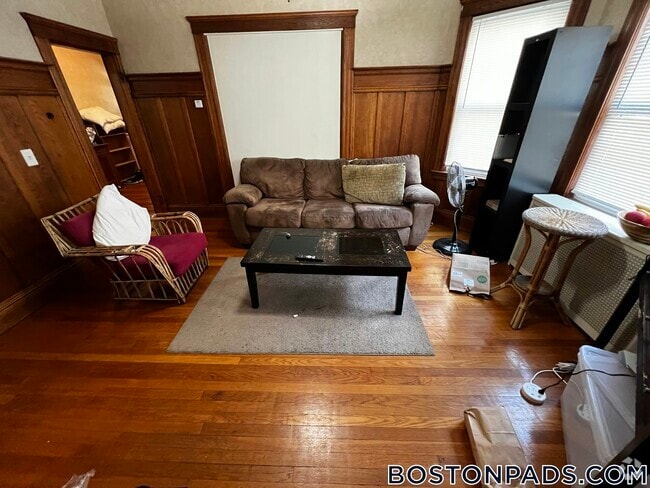 Building Photo - 59 Quincy St Rental