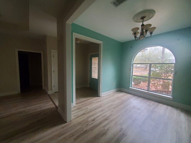 Photo - 1061 Gage Dr