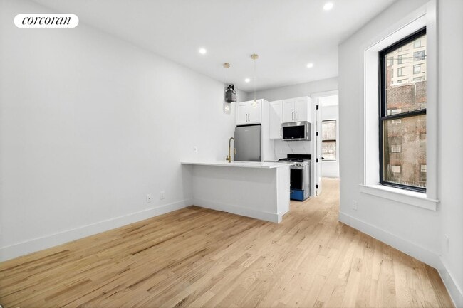 Building Photo - 204 W 96th St Rental