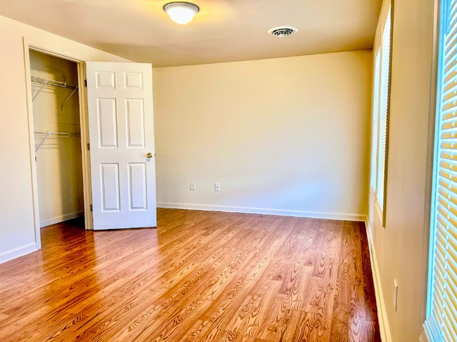 Photo - 118 W Potomac St