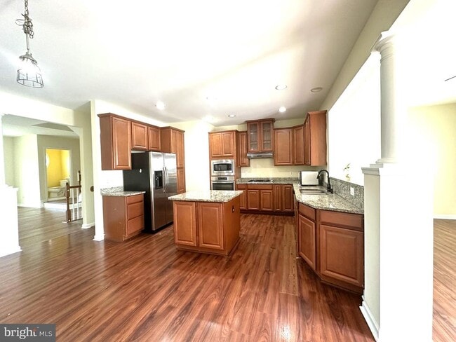 Building Photo - 25795 Clairmont Manor Square Rental
