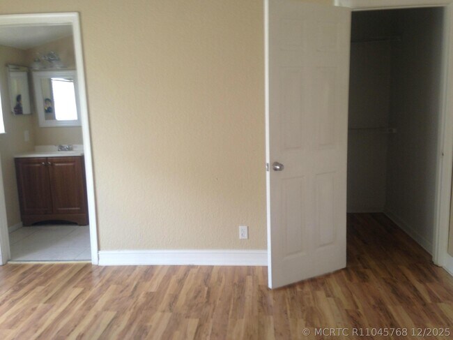 Photo - 13940 Folkestone Cir