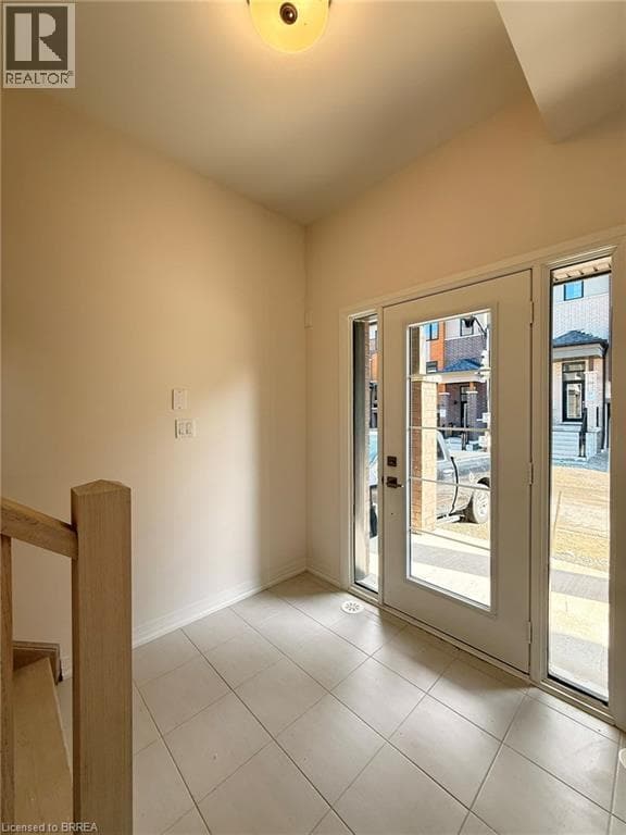 Photo - 660 Colborne St W