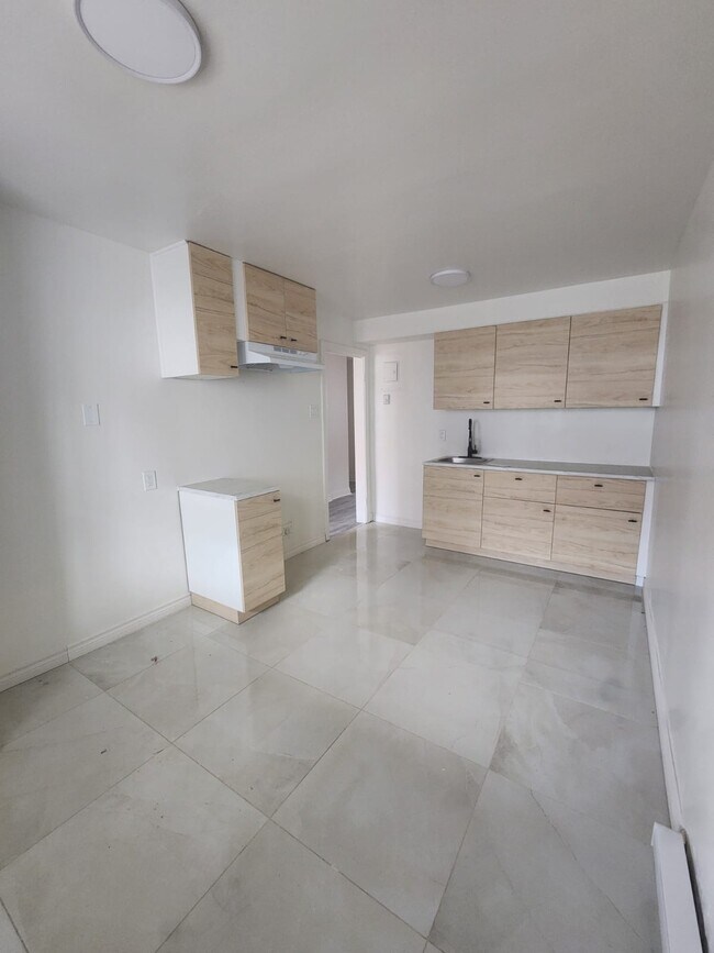 Photo - 6990-699e 9e Avenue Unit 2