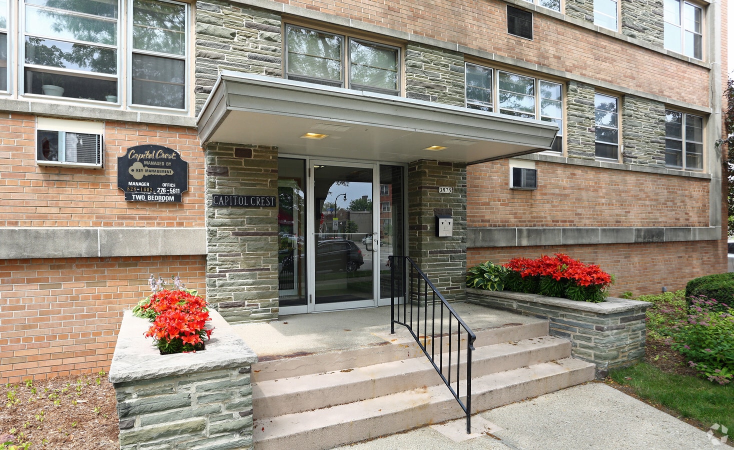 Photo - Capitol Crest / Cramer