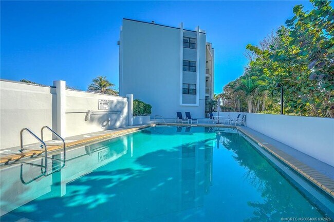 Photo - 1289 NE Ocean Blvd Unidad 4