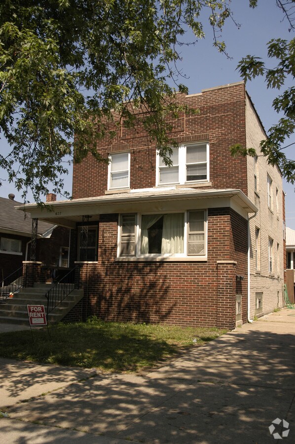 Photo - 627 Douglas St