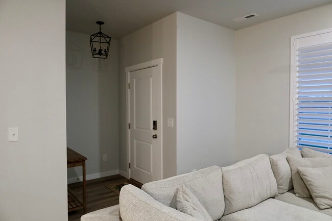 Photo - 8884 W Hill Rd Pkwy