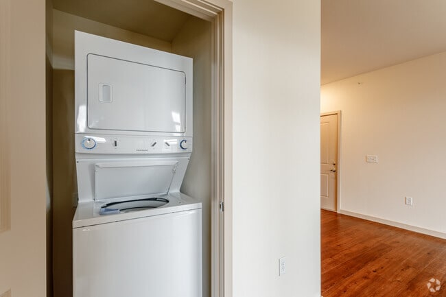 1BR, 1BA - 623 SF