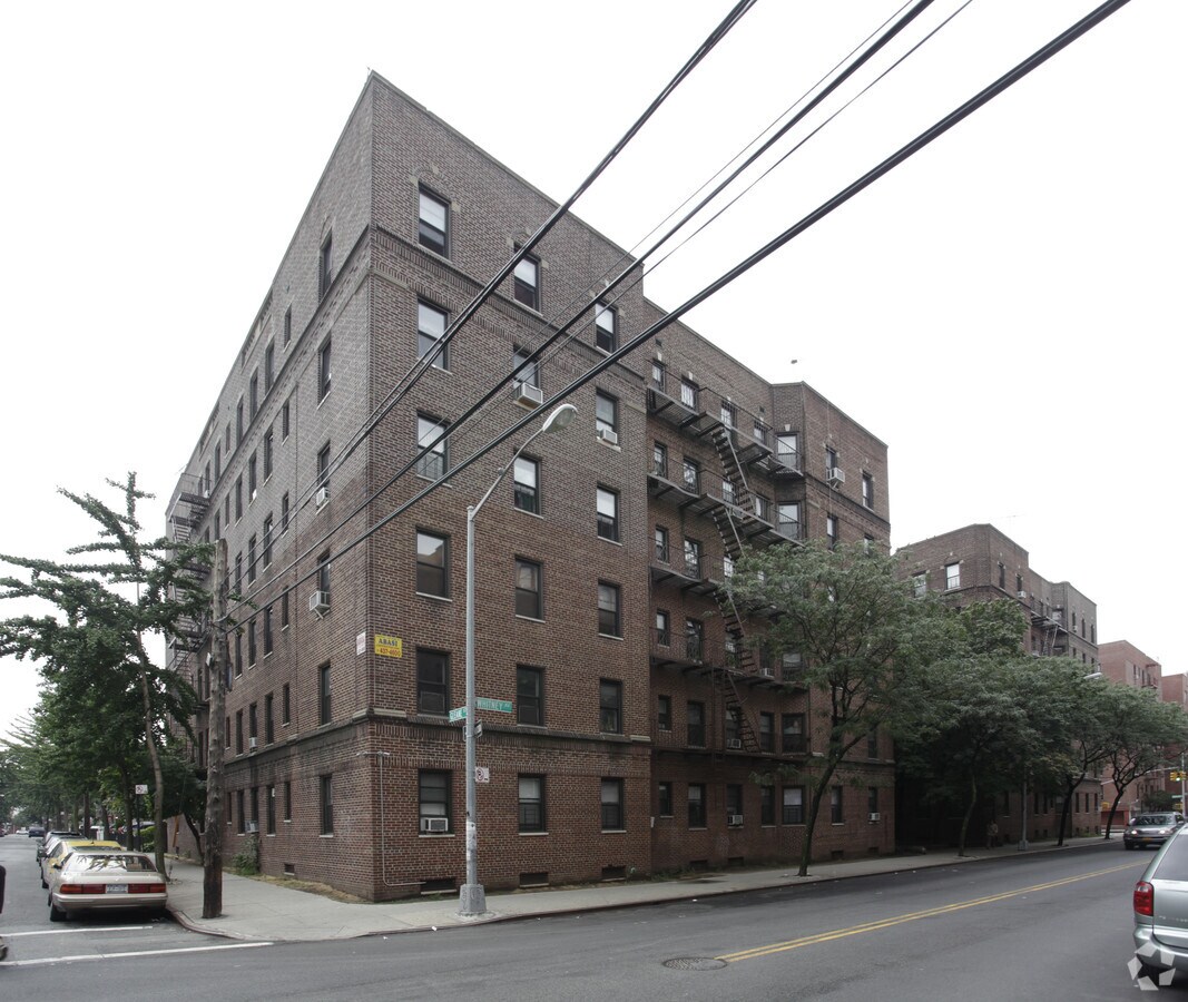 Photo - 89-10 Whitney Ave