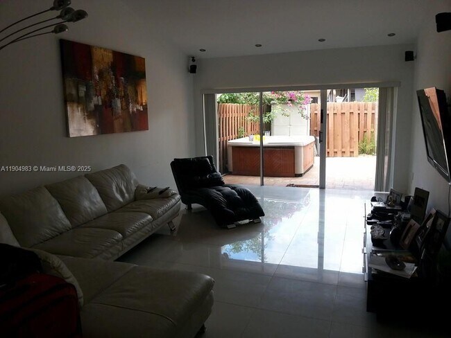 Photo - 546 NE 199th Ln