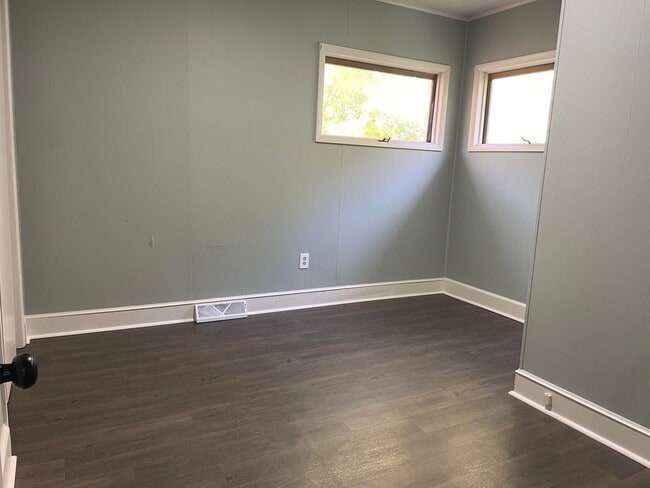 Photo - Inviting, Sunroom, Garage. PETS WELCOME