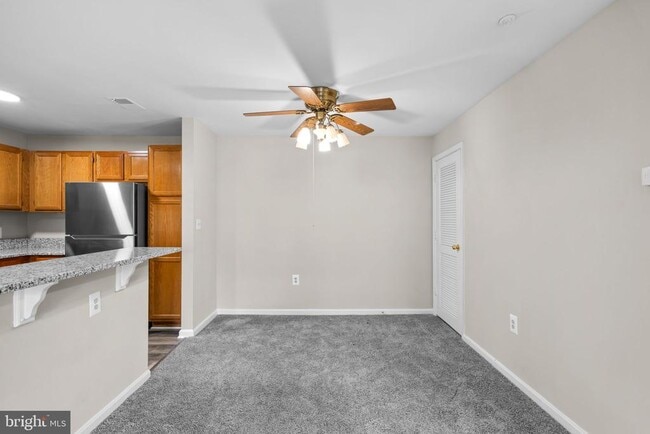 Photo - 5911 Millrace Ct Unidad J-204