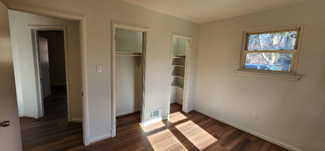 Photo - 1001 Orchard Way