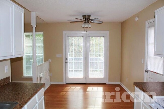 Photo - 223 Green Rose Rd