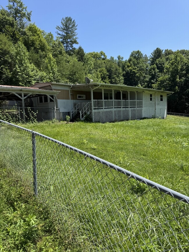 Building Photo - 145 Hillrise Dr