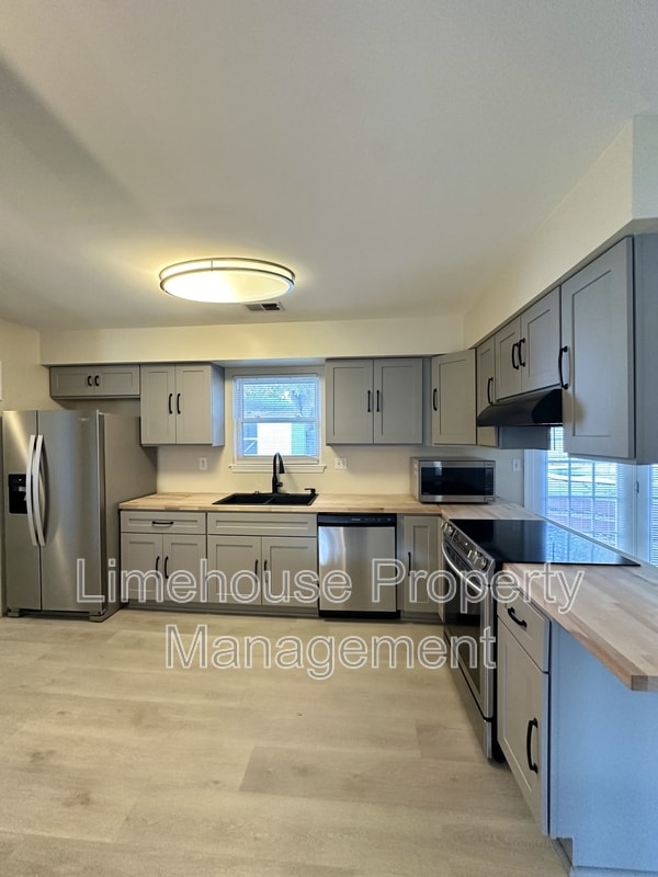 Photo - 1273 Nesbitt Dr