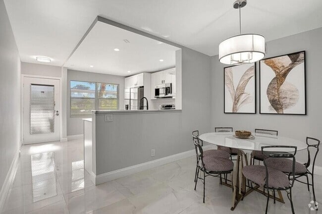 Building Photo - 2202 Lucaya Bend Unit G2 Rental