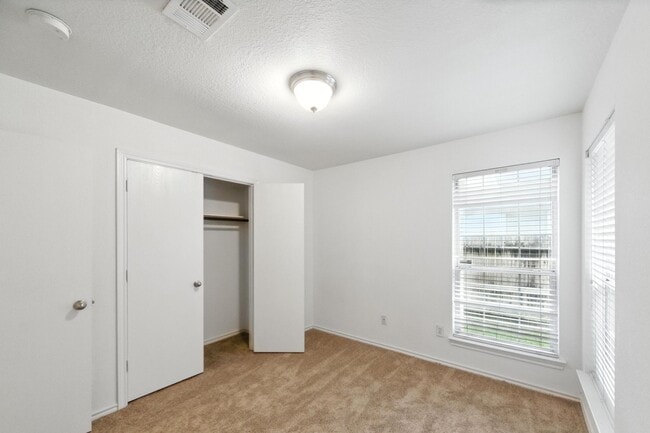 Photo - 142 Thunder Basin Dr