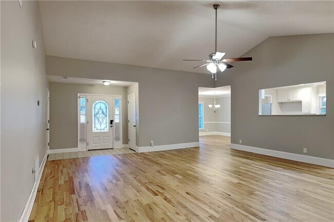 Photo - 215 Hersfeld Ct