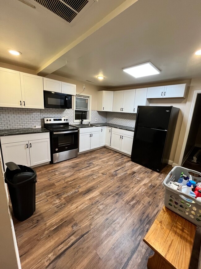 Building Photo - 1809 Van Vranken Ave Unit Front Rental