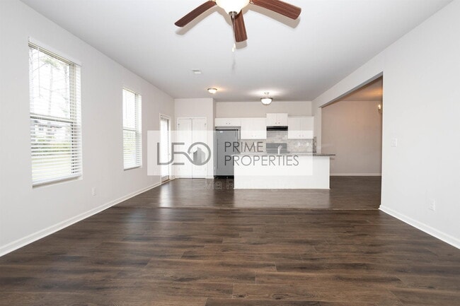 Photo - 156 Daisy Cir
