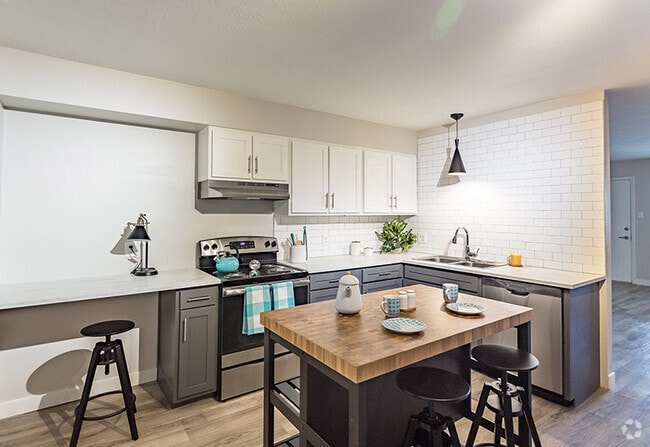 Kitchen - Station West Rental