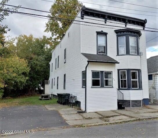 Front of building and side yard - 62 James St Apartments Unit 1st floor