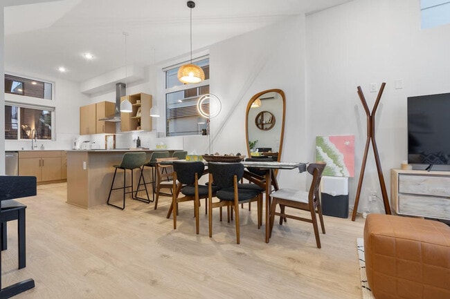 Photo - 2433 S Plum St Unit ID1324831P