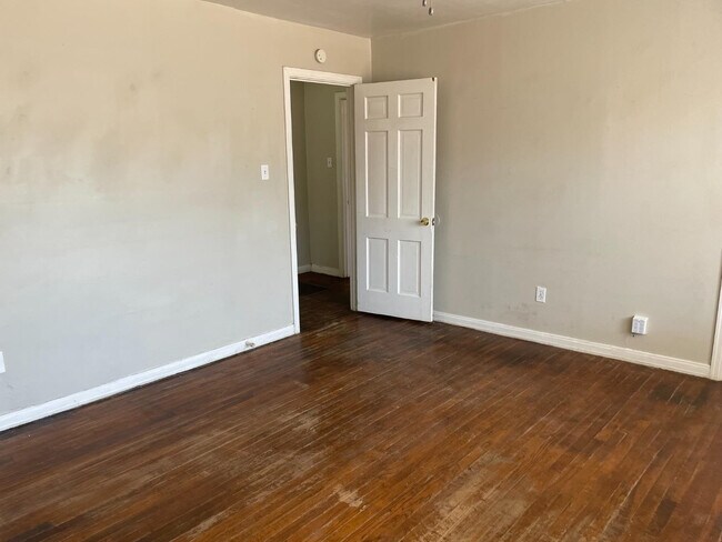 Photo - 2411 22nd St