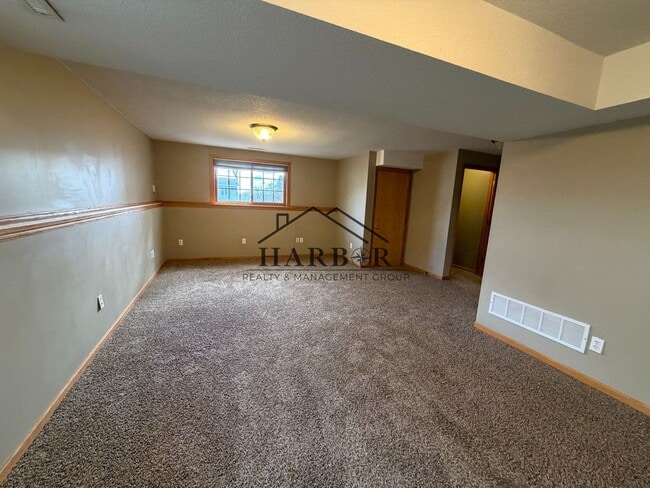 Photo - 2869 Knollwood Dr SE