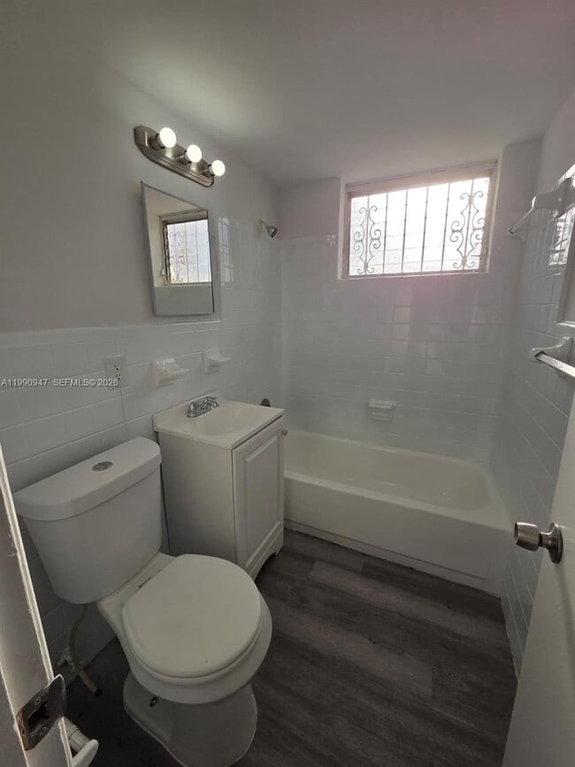 Photo - 1628 SW 7th St Unidad 4