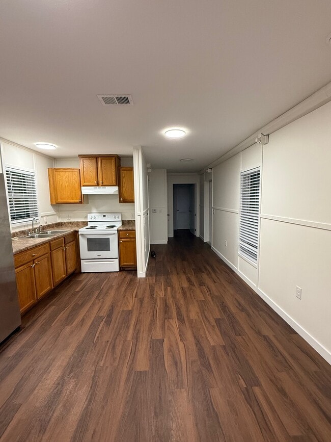 Photo - 140 E Ensley St