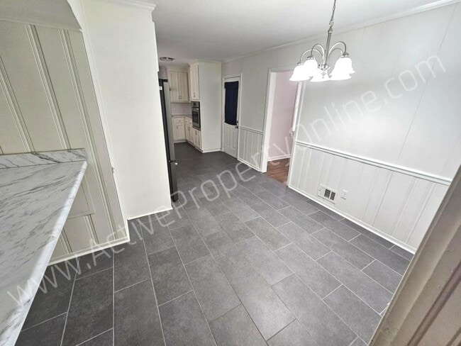 Photo - 777 Windsor Rd